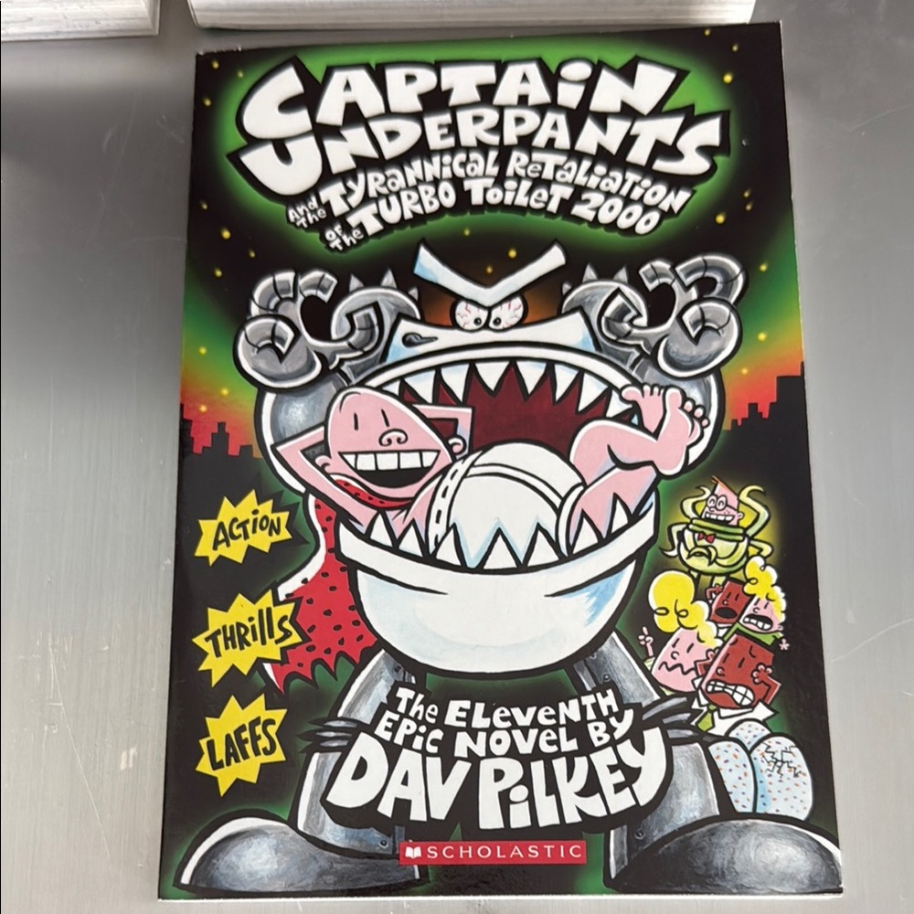 Scholastic captain underpants set book of four - Picture 5 of 10